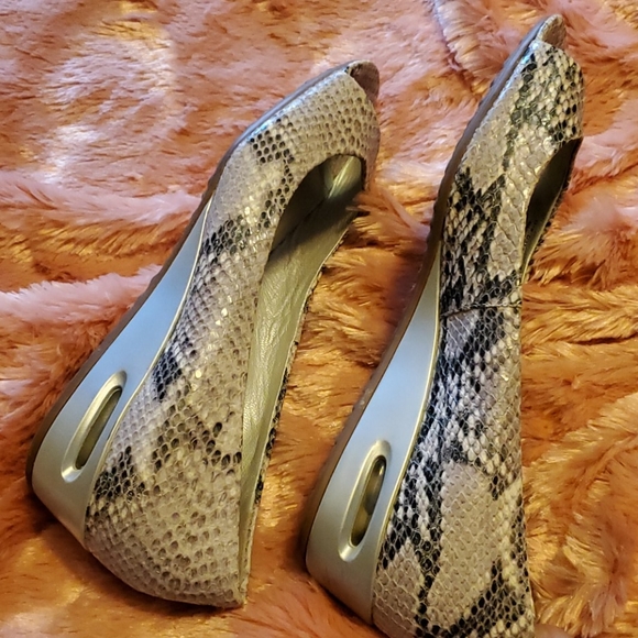 Size 9 NikeAir Cole Haan Faux Snakeskin Wedges - Picture 5 of 9